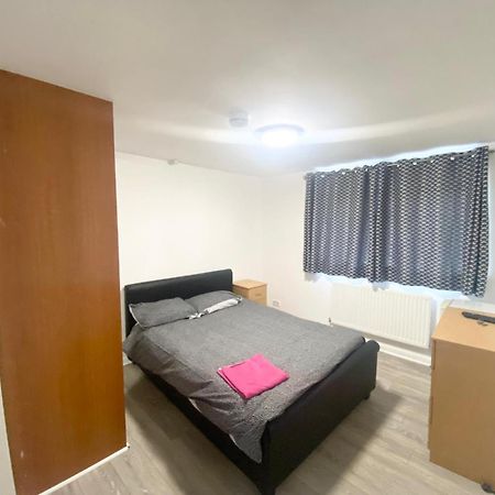 The Heathrow Lodge London Uk Harmondsworth Bagian luar foto
